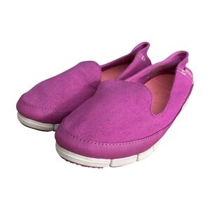 Casual Chic CROCS Women's Fuchsia Stretch Back Slip-On Flats Walking Shoes